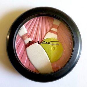 MAC Pearl Matte Face Powder